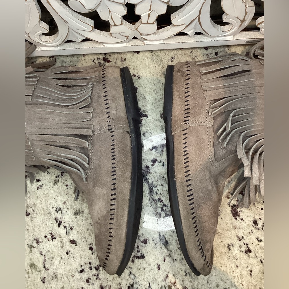Minnetonka Fabulous Fringe Suede Leather Moccasin Boots Size 10 - Picture 8 of 12